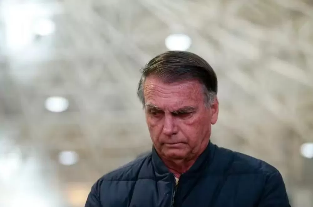 Bolsonaro solicita autorização para encontros políticos semanais em prisão domiciliar