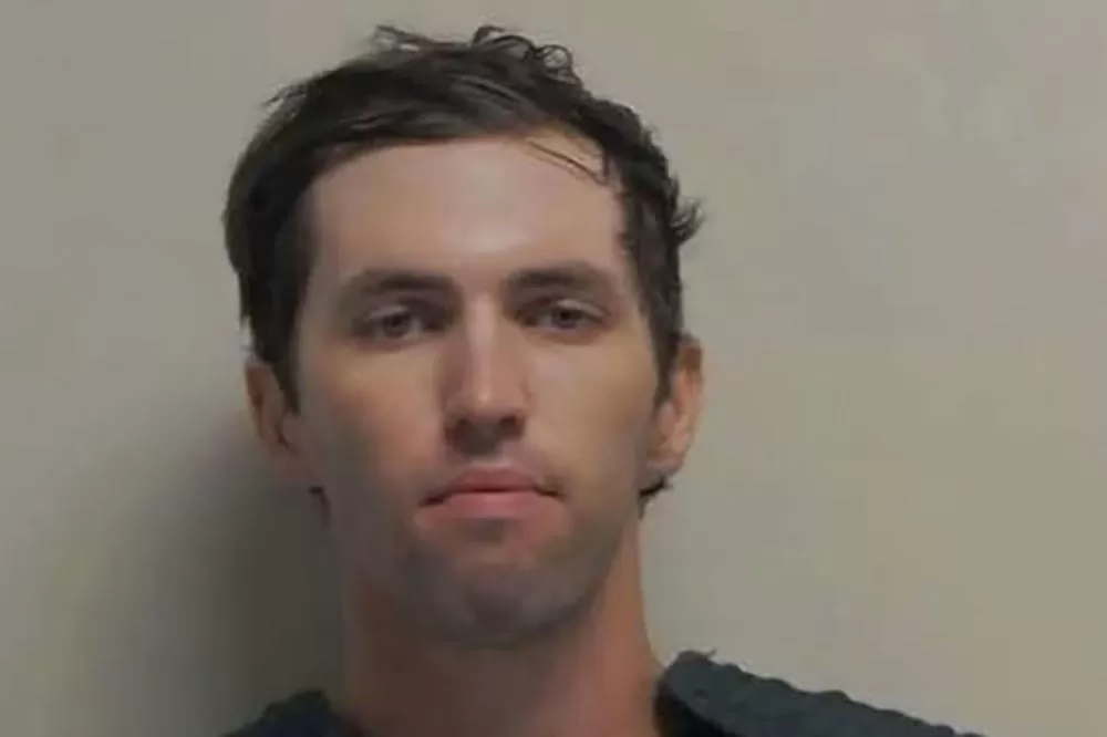 Suspeito de matar influenciador conservador Charlie Kirk confessa crime em conversa online