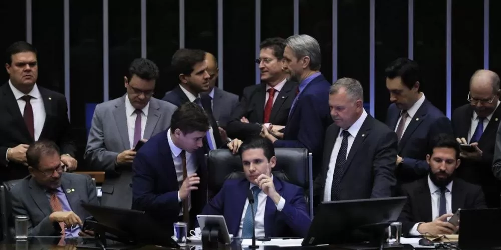 Câmara aprova PEC da Blindagem e proposta segue para análise no Senado