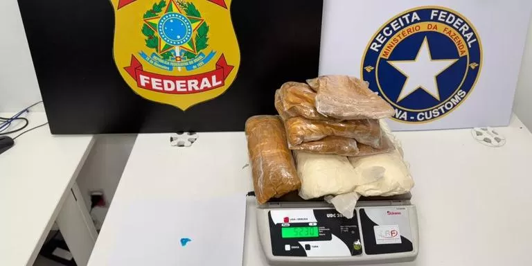 Mulher é presa com 5,2 kg de cocaína em aeroporto de Confins