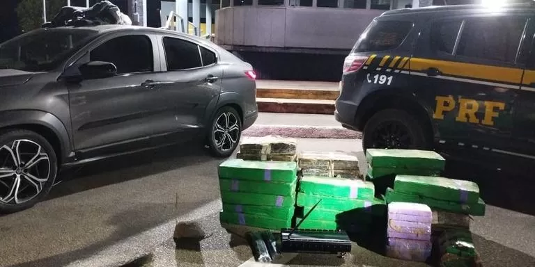 PRF apreende mais de 300 kg de maconha após perseguição e acidente em Betim