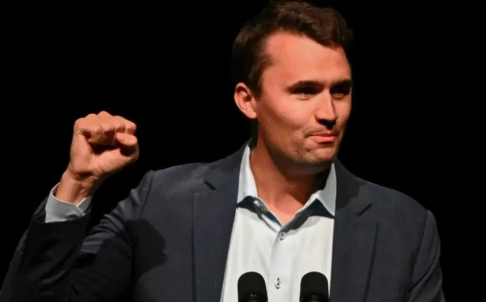 Funeral de Charlie Kirk reúne líderes políticos e milhares de pessoas em estádio nos Estados Unidos