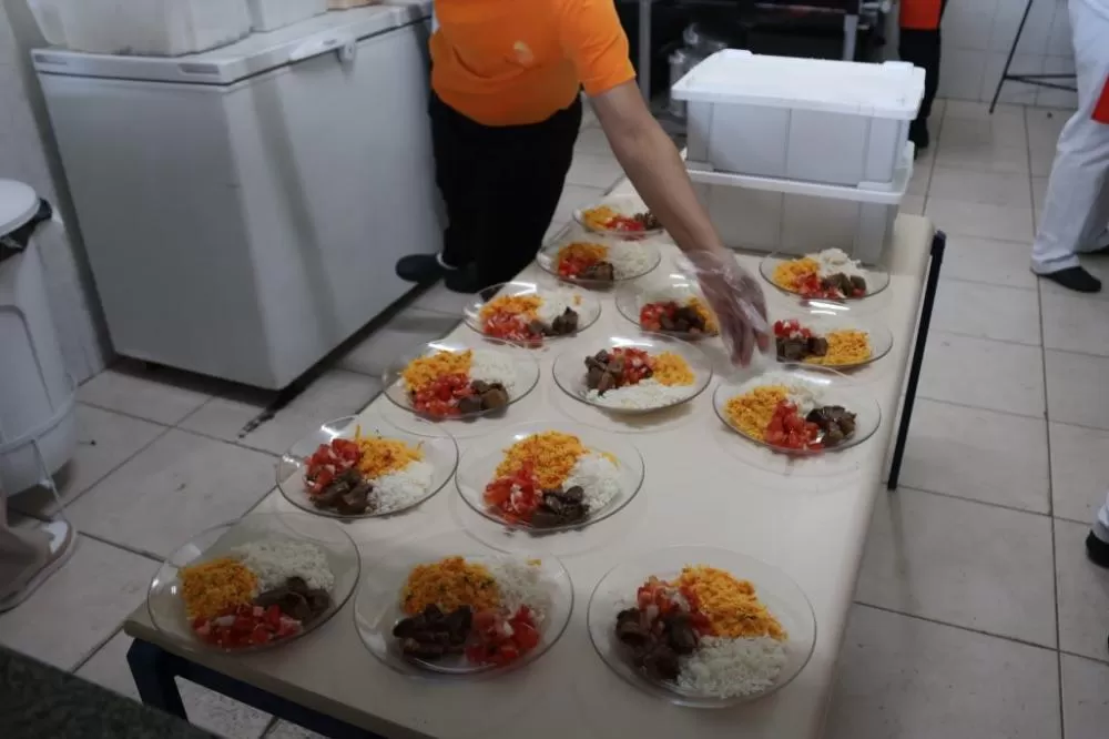Prefeito de Sorocaba anuncia churrasco na merenda escolar e medida repercute nas redes sociais