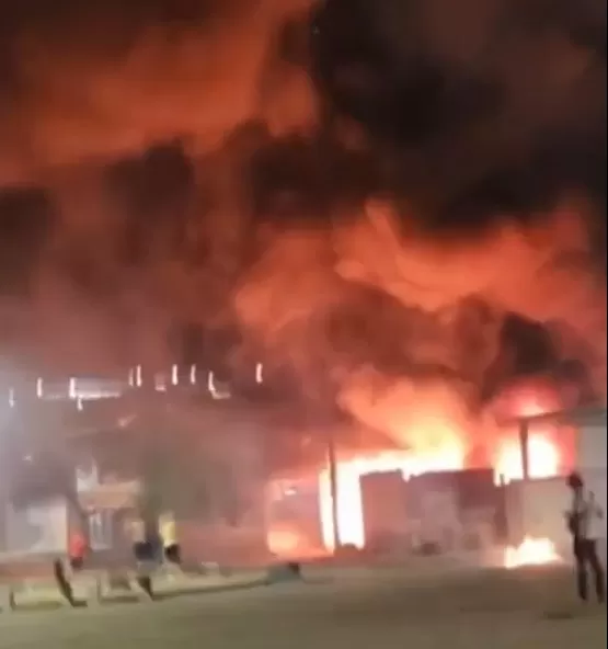 Incêndio atinge lote de recicláveis em Contagem e mobiliza Corpo de Bombeiros