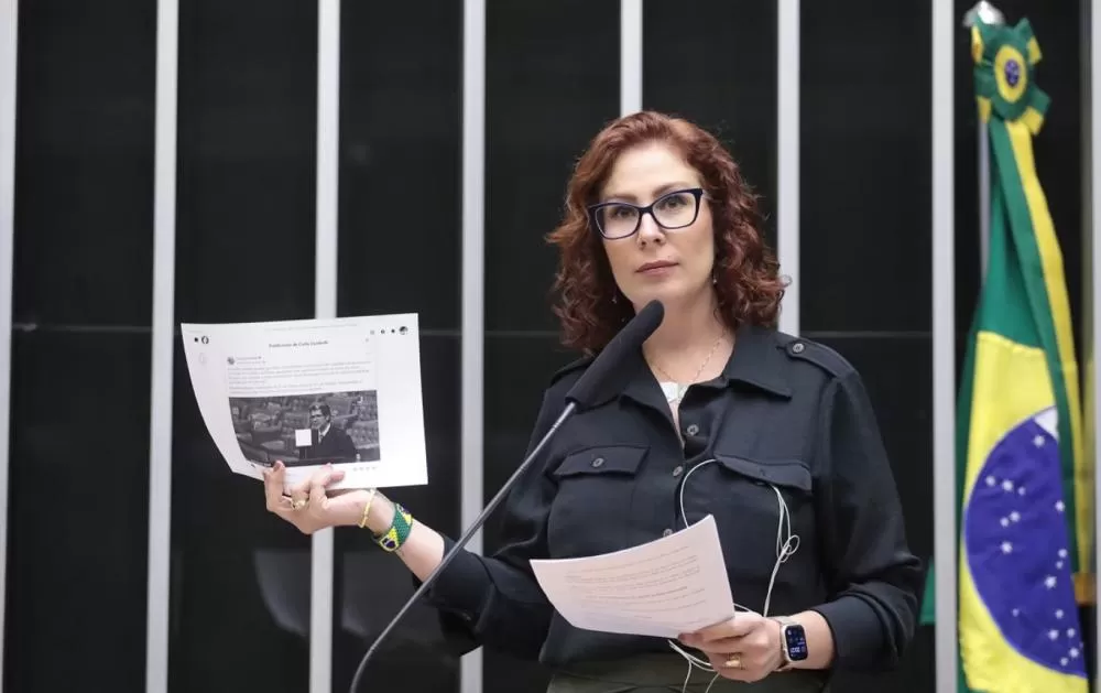 Lindbergh Farias recorre ao STF e pede cassação imediata de Carla Zambelli