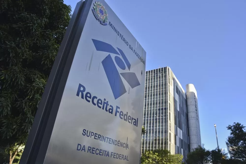 Governo nega boato sobre fiscalização da Receita Federal em adultos que vivem com os pais