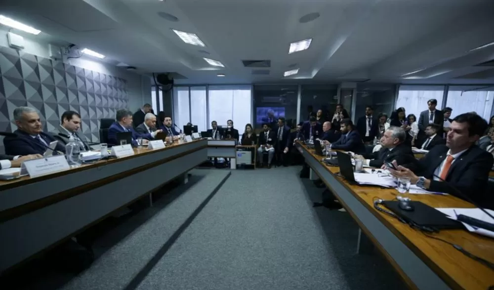 ‘Careca do INSS’ comparece à CPMI, nega participação em fraudes e mantém silêncio diante do relator