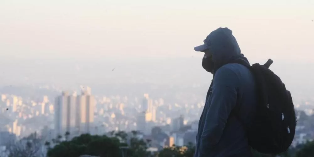 Massa de ar polar derruba temperaturas e mantém BH em alerta até domingo