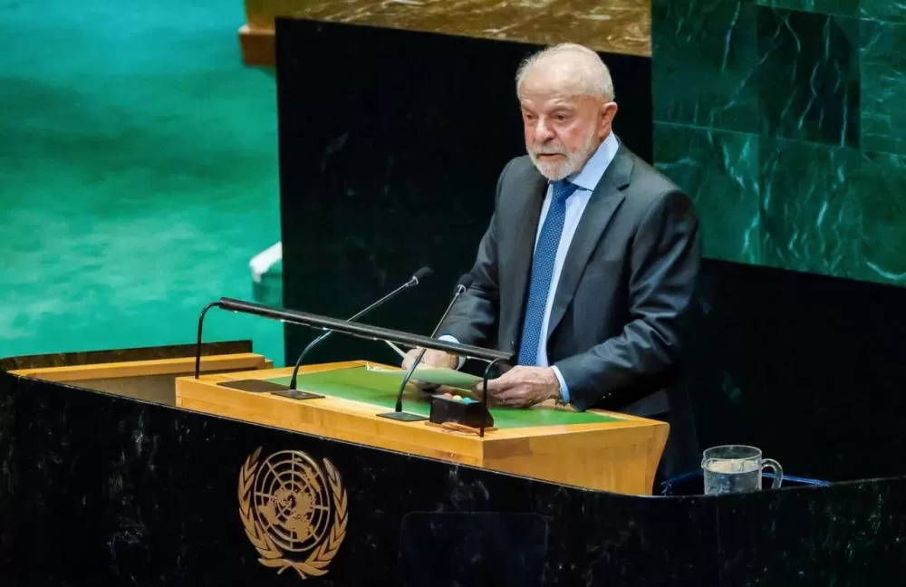 Lula retorna de viagem aos EUA com resultados positivos e abertura para diálogo com Trump