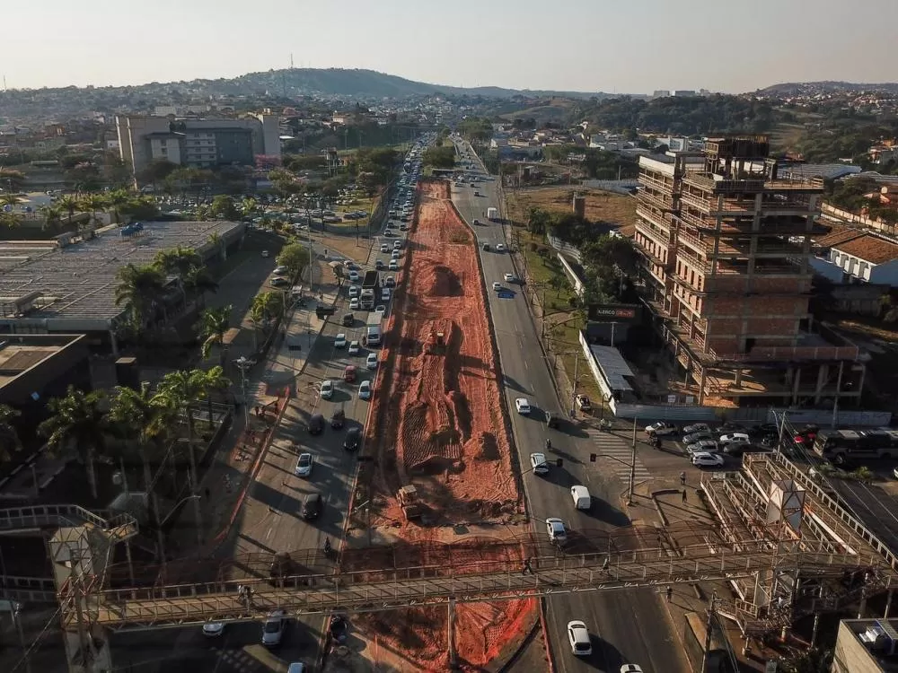 Obras na Cristiano Machado exigem paciência de quem segue em direção a Confins