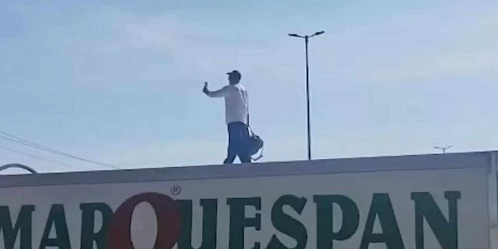 Motorista protesta contra demissão de colega, bloqueia avenida e acaba preso em Contagem