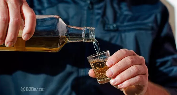 Notificações de intoxicação por metanol sobem para 59 no Brasil